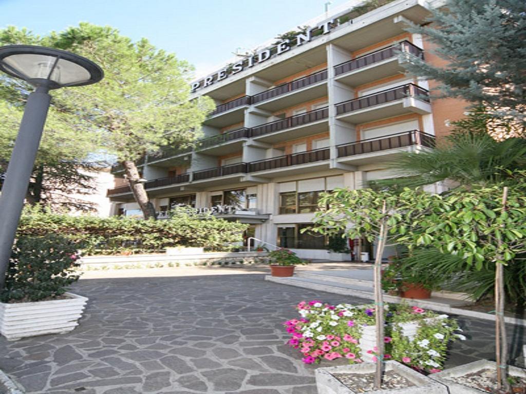 Hotel President Chianciano Terme Exterior foto